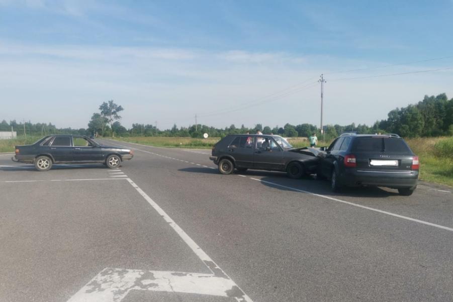 Ослепило солнце: водитель «Ауди» спровоцировал ДТП под Неманом (фото)