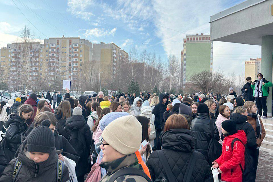 В третий раз за неделю: в гимназии № 40 опять эвакуировали учеников и сотрудников