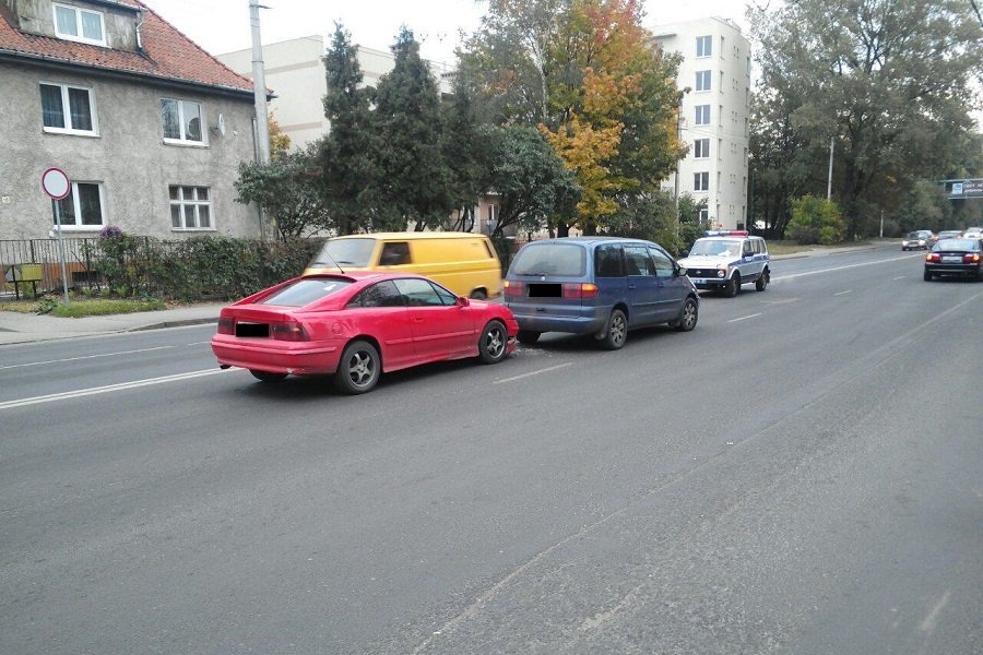 На проспекте Победы столкнулись два авто, собирается пробка (фото)
