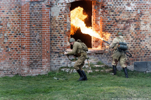 Двойной штурм: фоторепортаж с реконструкции взятия форта № 5 (фото)