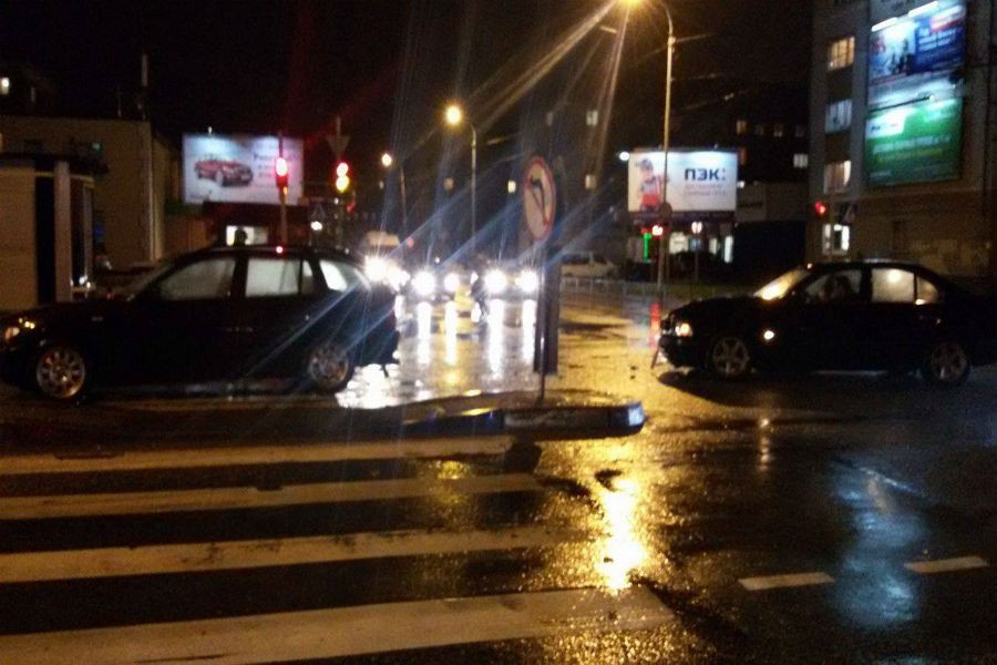 На Горького столкнулись два «БМВ» (фото)