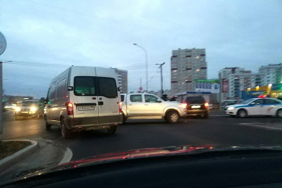 На ул. Гайдара произошло ДТП, движение затруднено (фото)