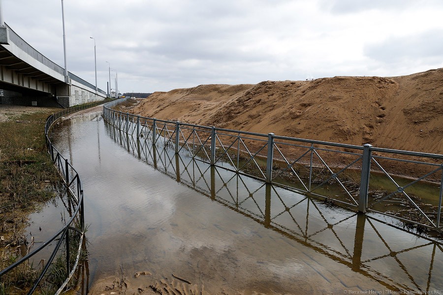 Власти о затопленных велодорожках на Острове: из бюджета на них не выделим ни рубля
