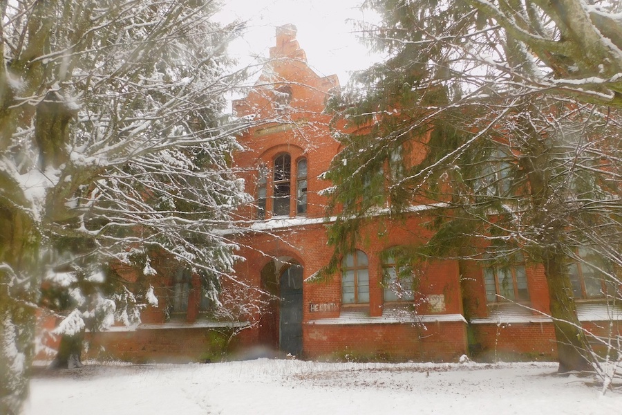 Корпорация развития вновь выставила на продажу семинарию «Каралене» в Зеленом бору