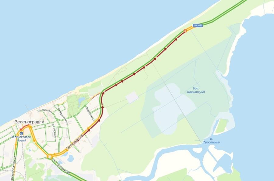 Перед въездом на Куршскую косу с утра образовалась огромная пробка