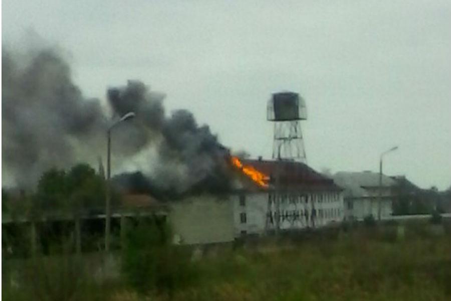 В Гусеве произошел крупный пожар на территории воинской части (фото)