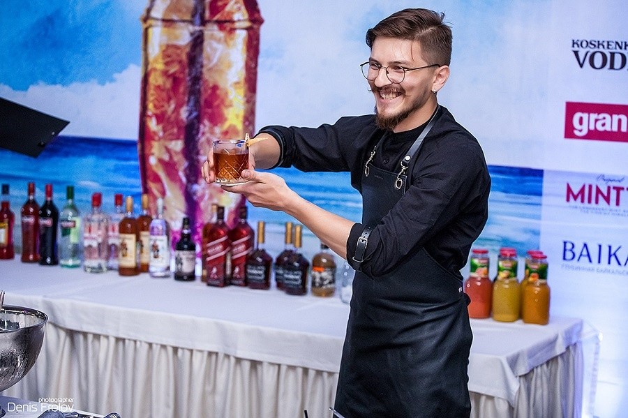 В Калининграде выбрали лучшего бармена на конкурсе «Янтарный шейкер 2017»