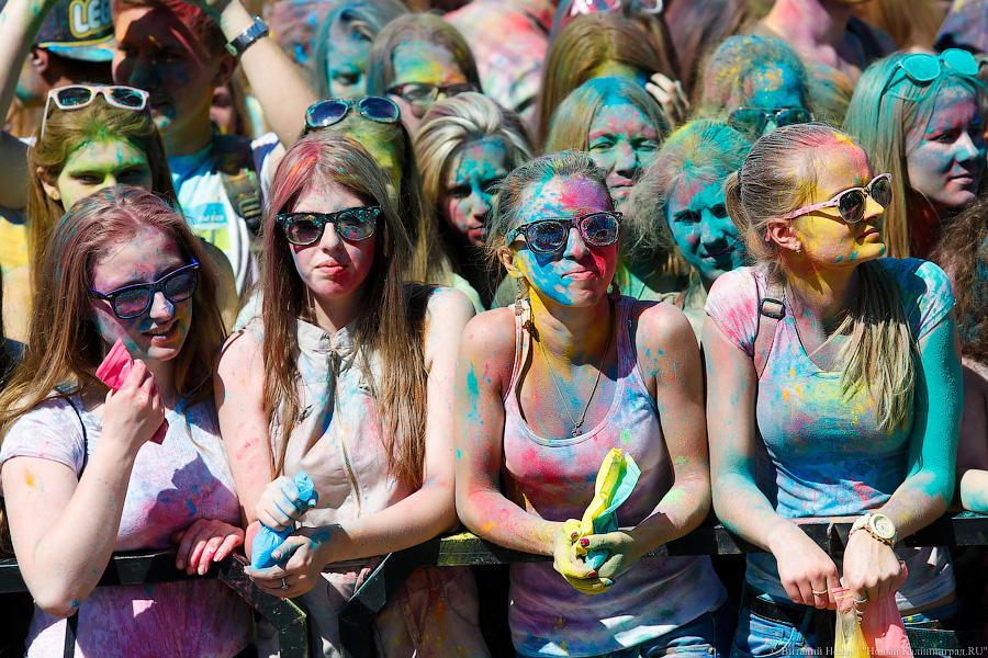 Порошок — уходи: в чём успех Холи и почему его так активно продвигают