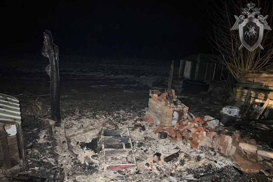 В Краснознаменском районе в сгоревшей хозпостройке обнаружили тело местного жителя