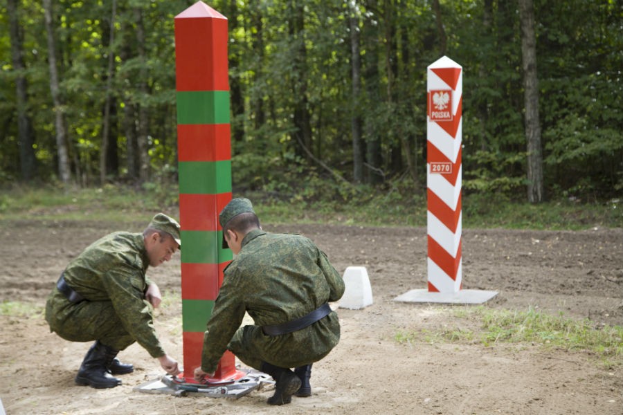 На российско-польской границе завершилась установка новых пограничных столбов (фото)