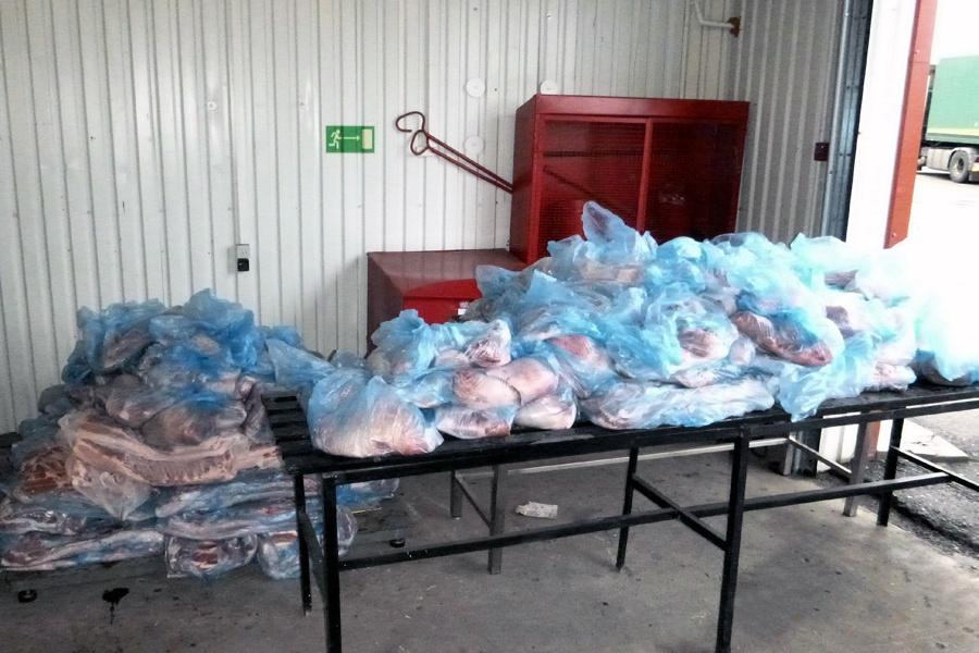 Гурьевчанин пытался вывезти из Польши через Литву больше тонны свинины (фото)