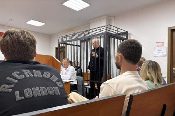 ​Ячейка на 16 млн и старое корыто: как прошло очередное заседание по делу Мельникова 