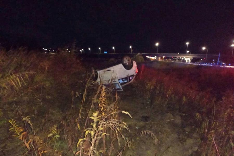 Под Неманом перевернулся автомобиль, пострадал водитель (фото)