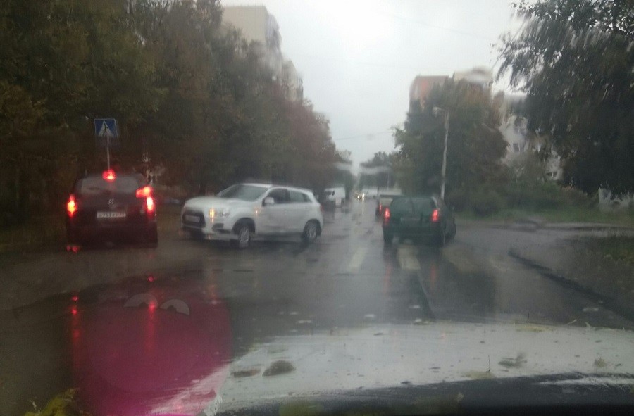 На Судостроительной столкнулись два авто, движение затруднено (фото)