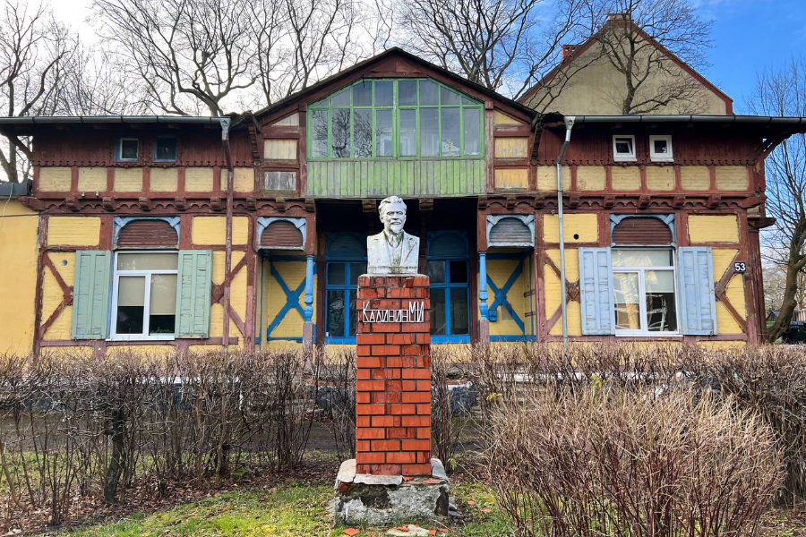 Служба охраны ОКН напомнила о запрете на снос пансионата в Пионерском