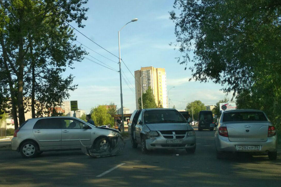 Улица Горького частично блокирована из-за ДТП (фото)