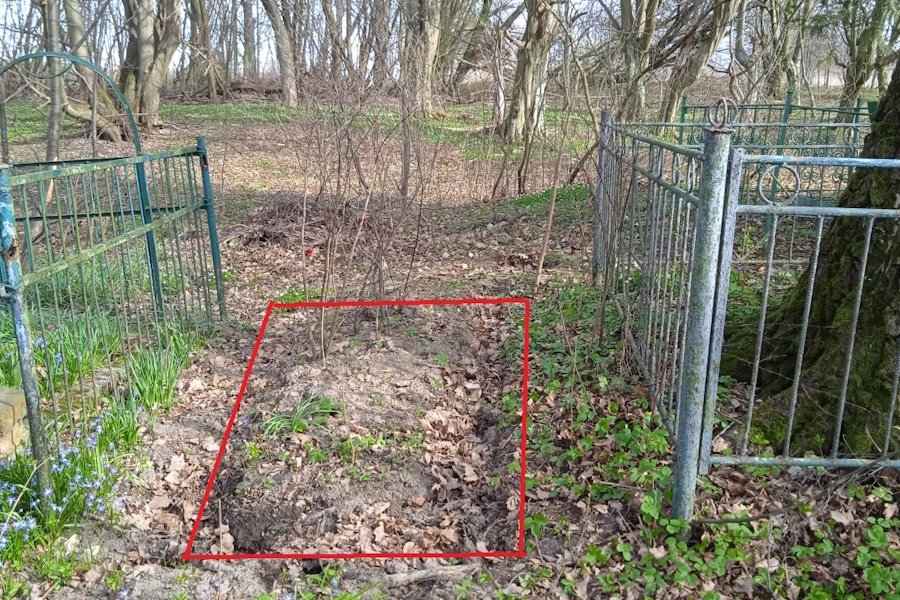 В Зеленоградском районе сообщили об уничтожении могил первых переселенцев (фото)