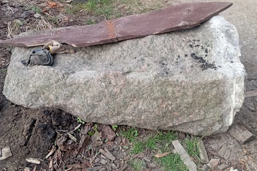 В Нестеровском районе демонтировали камень в честь немецкого трудового лагеря (фото)