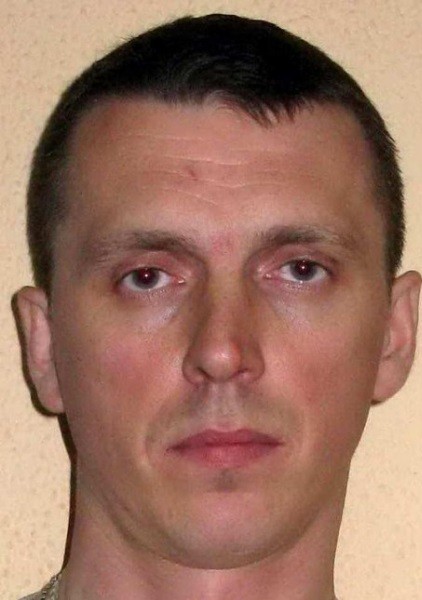 Полиция просит помощи в розыске подозреваемого в хранении наркотиков (фото)