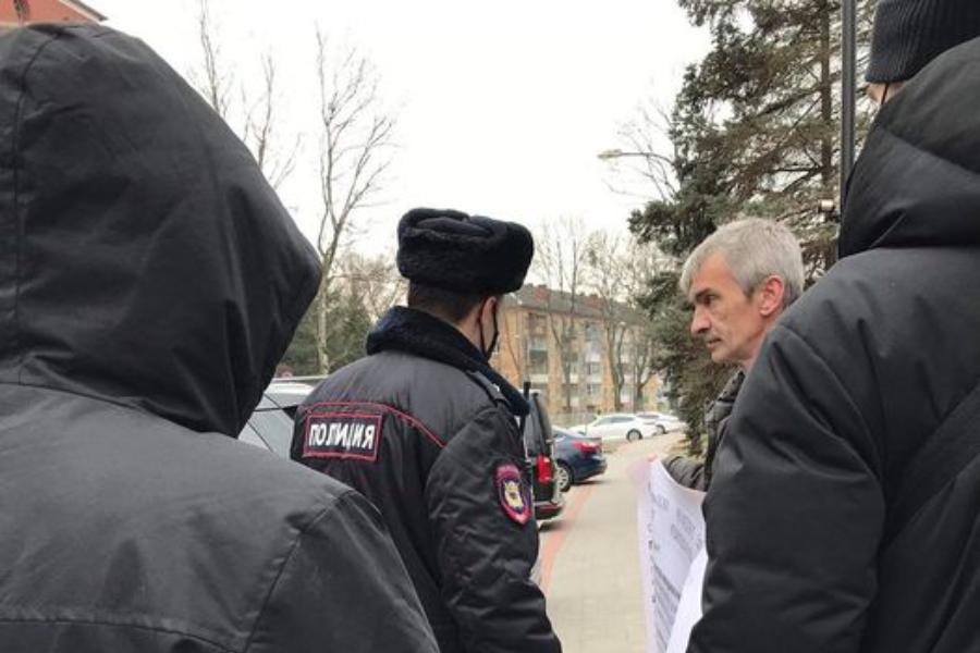 Задержанного на пикете активиста отпустили из ОМВД, взяв объяснения и тест на алкоголь