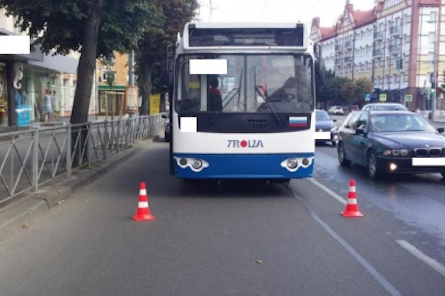 Калининградка получила травмы из-за обрыва контактной сети троллейбуса