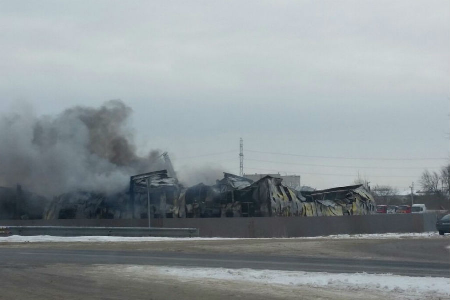 Серьезный пожар на складах под Калининградом тушили больше 9 часов