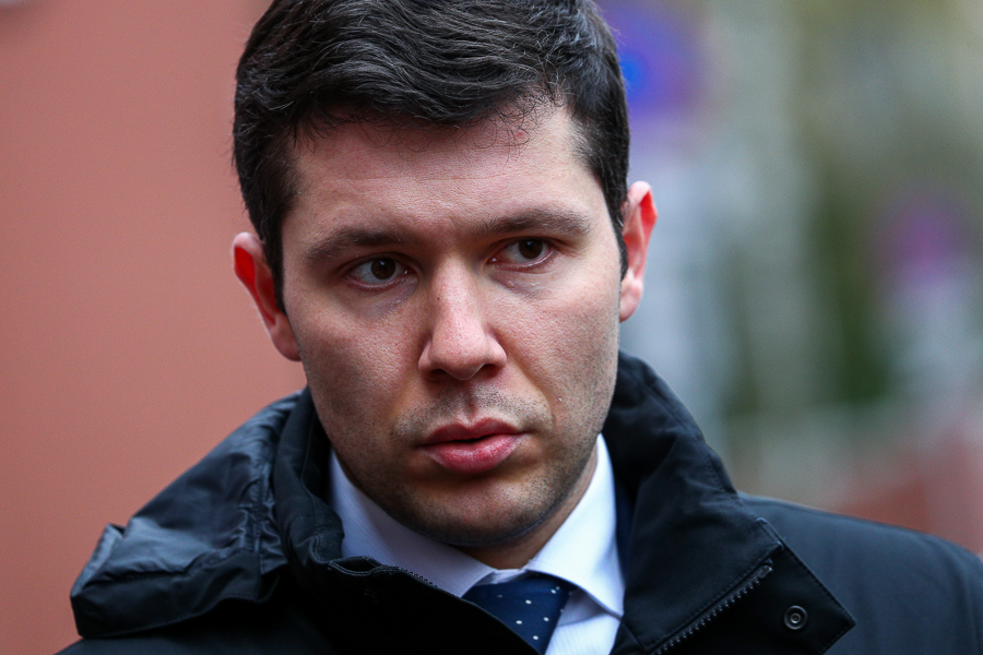 Алиханов призвал активнее бороться с незарегистрированными перевозчиками