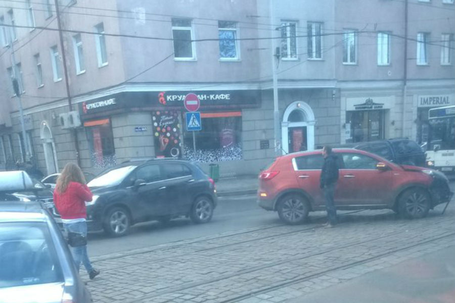На проспекте Мира столкнулись два кроссовера (фото)