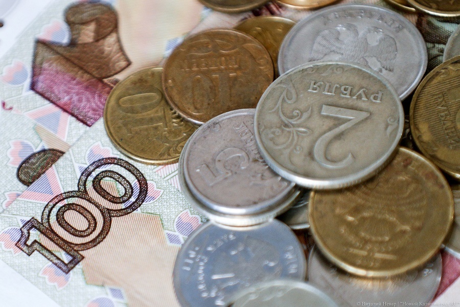 Опрос: всё больше россиян хранят сбережения в рублях