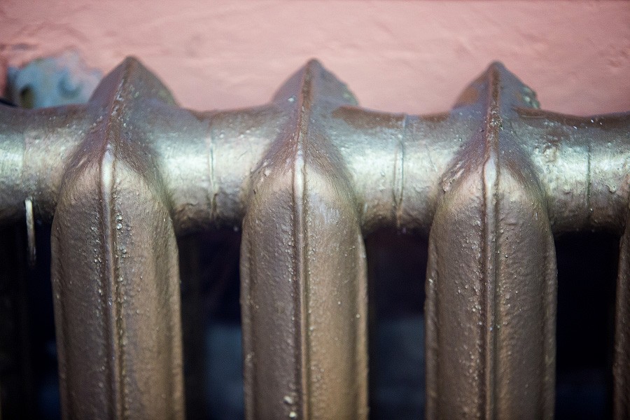 Пока можно не платить: суд признал незаконными дополнительные счета за тепло