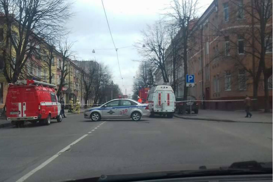 Из-за подозрительного мусора оказалась перекрыта ул. К. Маркса (фото)