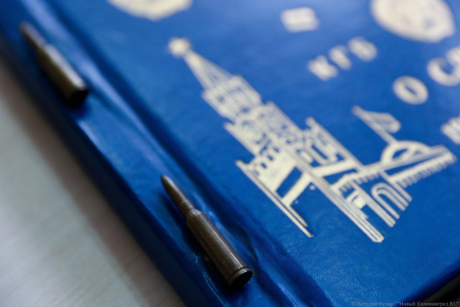 Изобразительные войска: рассматриваем дембельский альбом и акварели из армии