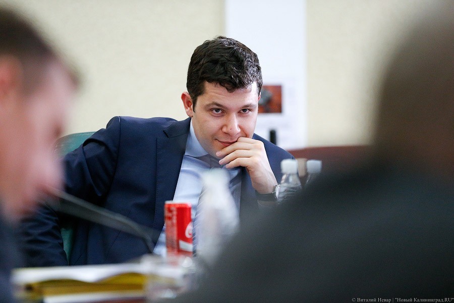 Алиханов назвал «развлечением» свои рейды по алкогольным магазинам