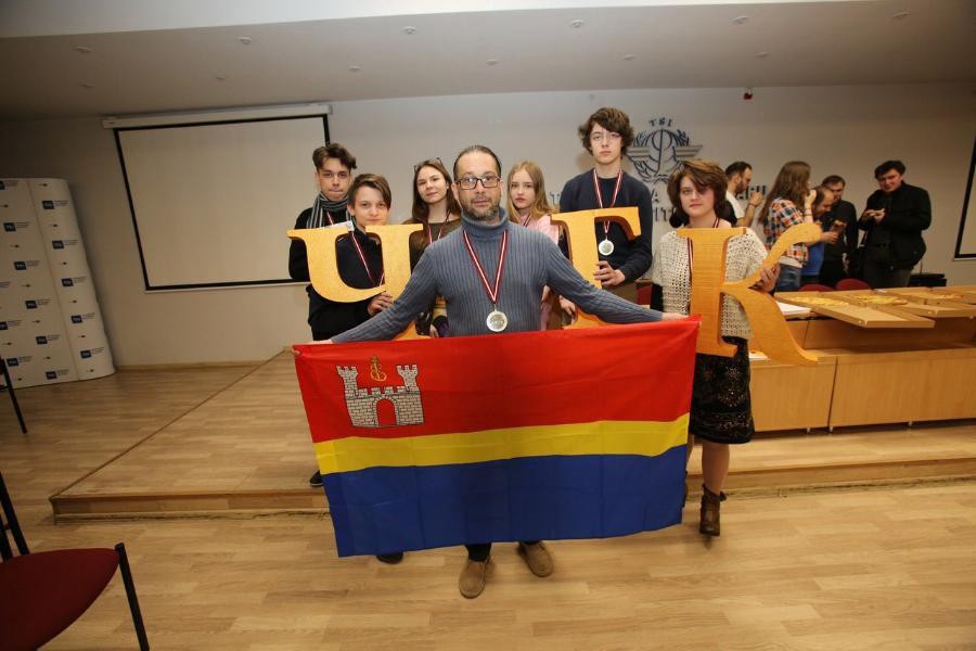 Школьники из Калининграда победили на чемпионате по «Что? Где? Когда?» в Риге