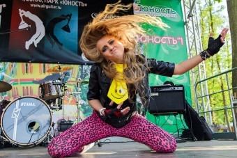 «Guitar Hero»: в Калининграде прошел турнир по воображаемой гитаре