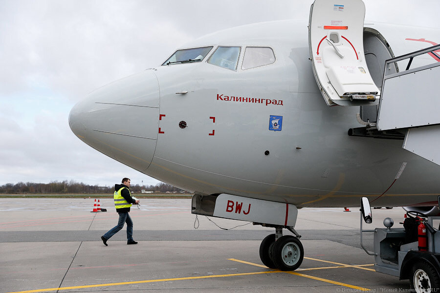 Путин поручил принять меры по снижению цен на авиабилеты в Калининград