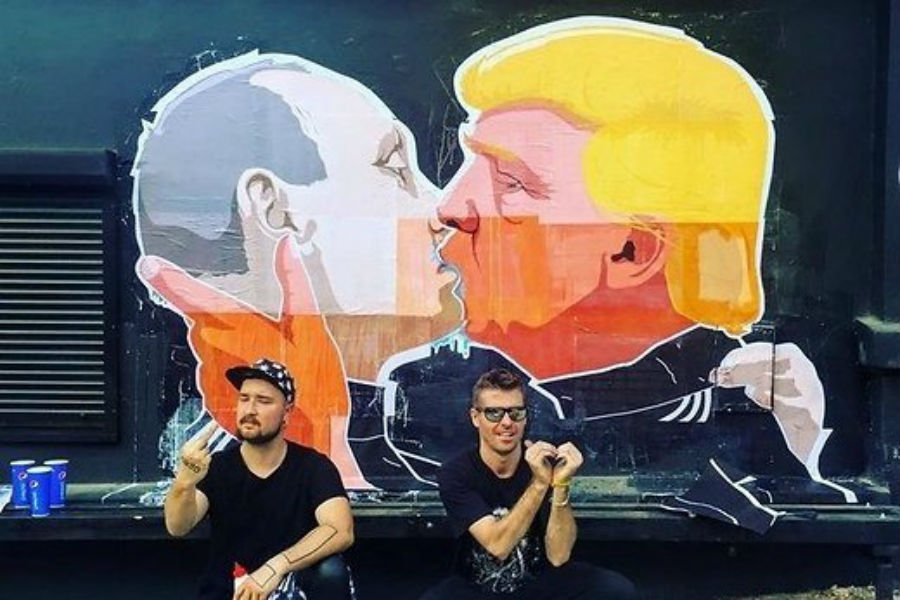 В Литве появилось граффити с целующимися Путиным и Трампом