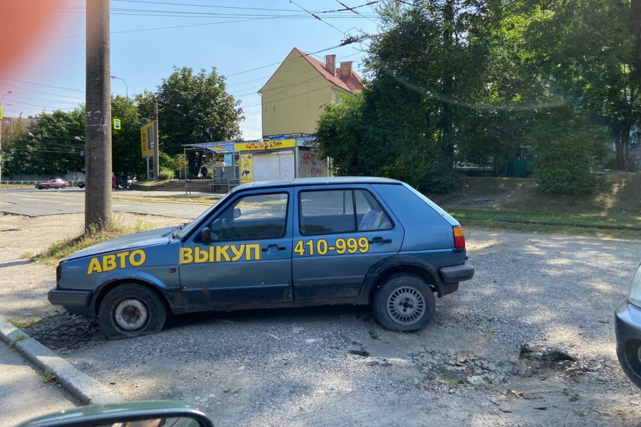 Мэрия Калининграда займется вопросом вывоза с улиц «рекламных автомобилей»