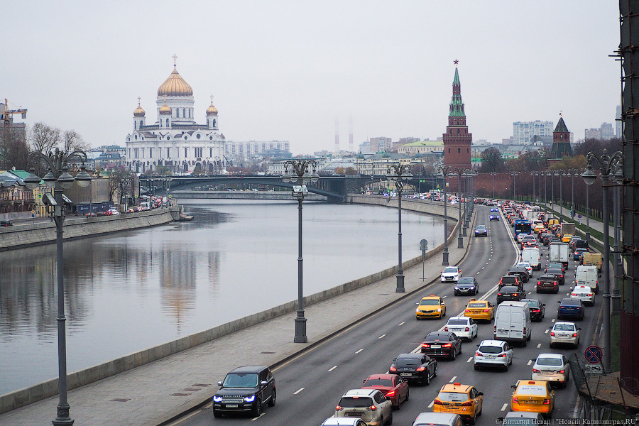 Москву атаковали беспилотники. Минобороны заявляет, что все они сбиты, но есть разрушения