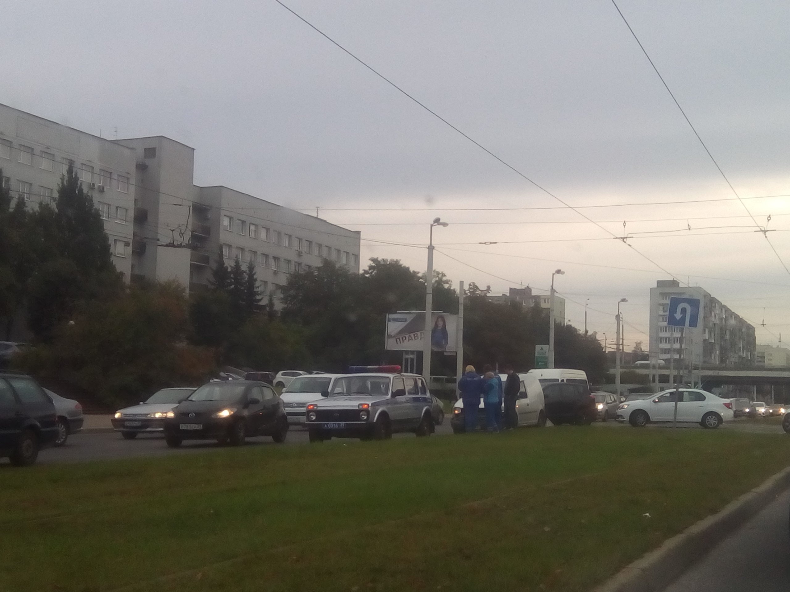 Московский проспект встал в пробке из-за ДТП (фото)