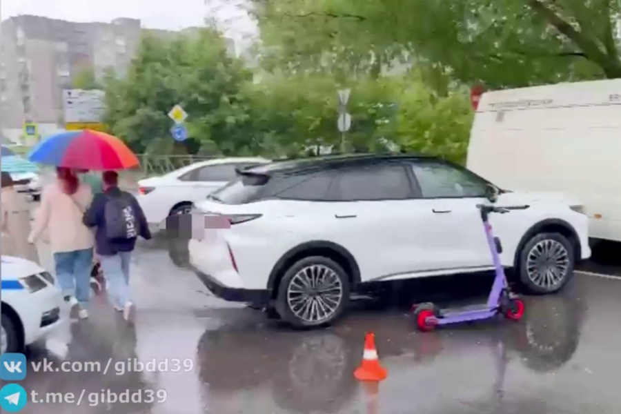 Подросток на электросамокате получил травмы в ДТП на ул. Горького (видео)