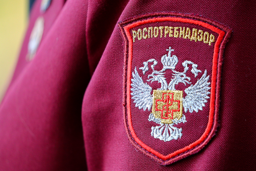 Роспотребнадзор обязал работодателей региона дважды в день измерять температуру сотрудникам
