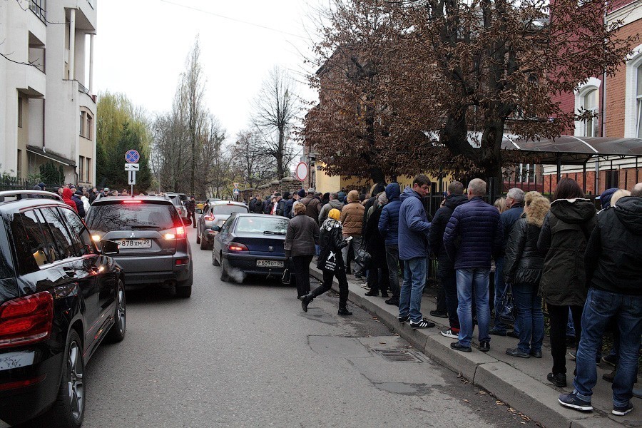 «Восприняли с недоверием»: очередь у наркодиспансера в Калининграде не расходится