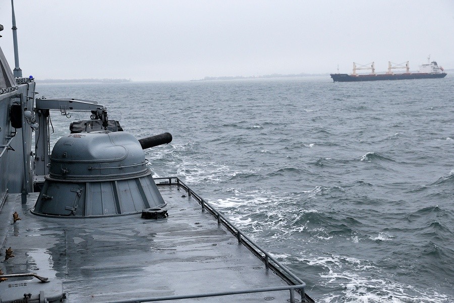 Десантные корабли Балтийского флота отразили налет авиации условного противника