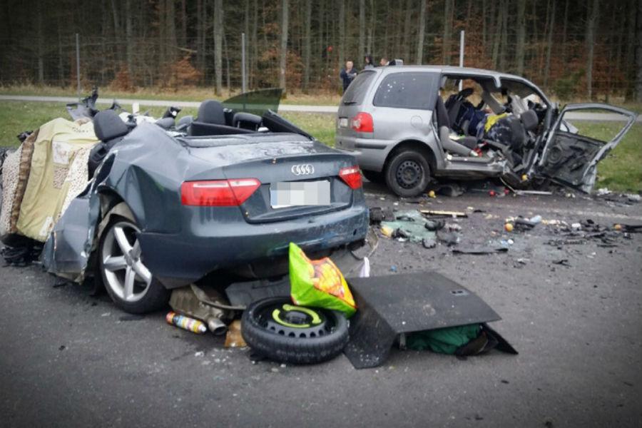В ДТП под Гжехотками погибли двое россиян и поляк (фото)