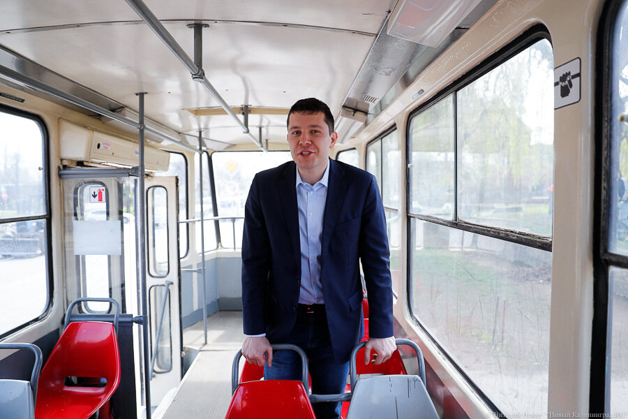 Алиханов о переполненном общественном транспорте: можно пешком или на такси