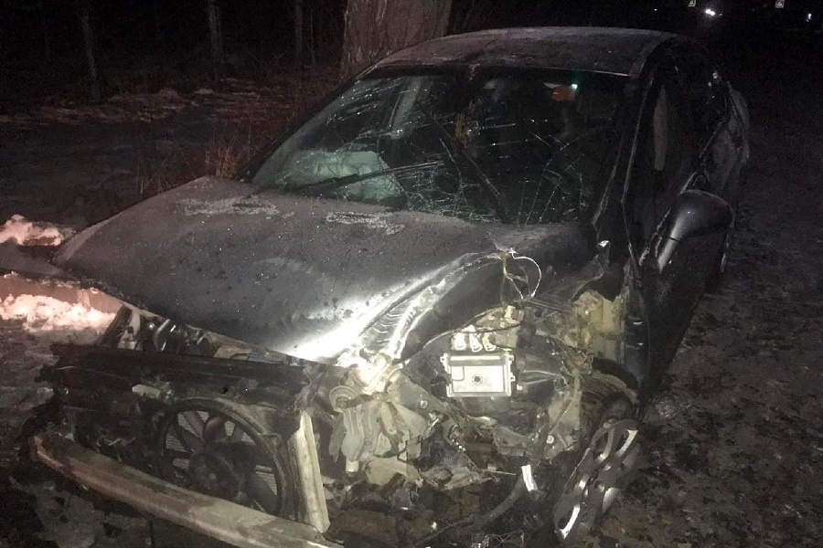 Под Краснознаменском «Пежо» столкнулся с выехавшим со второстепенной автопогрузчиком (фото)