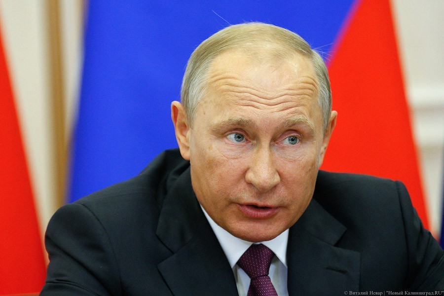 Путин постановил платить учителям по 200 тыс. рублей за выдающиеся достижения