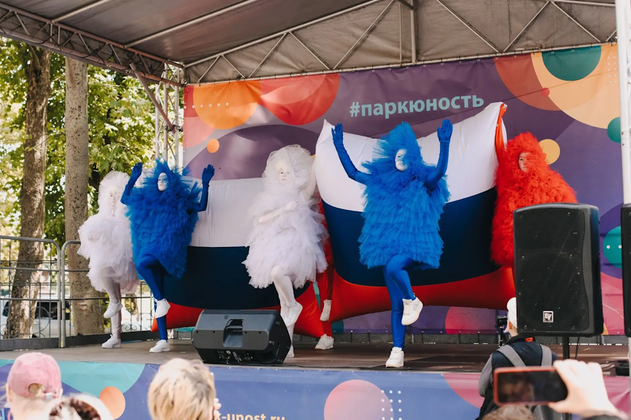 Приглашаем встретить День России в парке аттракционов «Юность»!