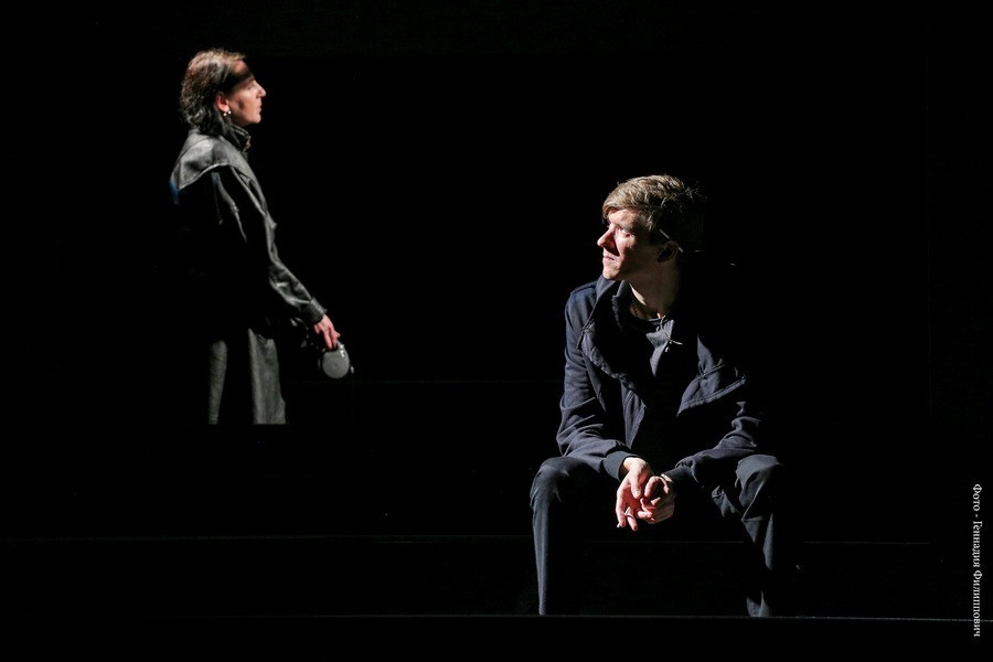 Чёрный квадрат: премьера о смерти на экспериментальной сцене драмтеатра